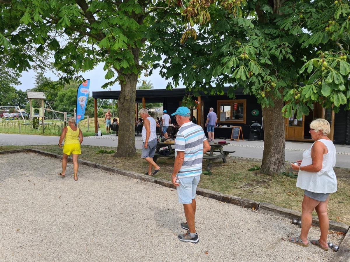 Bungalow 40 Op Recreatiepark De Wielen Sint Maarten Bagian luar foto